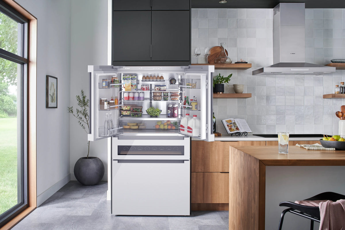 Bosch B36CL81ENW 800 Series French Door Bottom Mount Refrigerator. Glass door 36'' White. Total No Frost