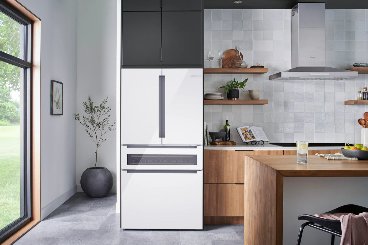 Bosch B36CL81ENW 800 Series French Door Bottom Mount Refrigerator. Glass door 36'' White. Total No Frost